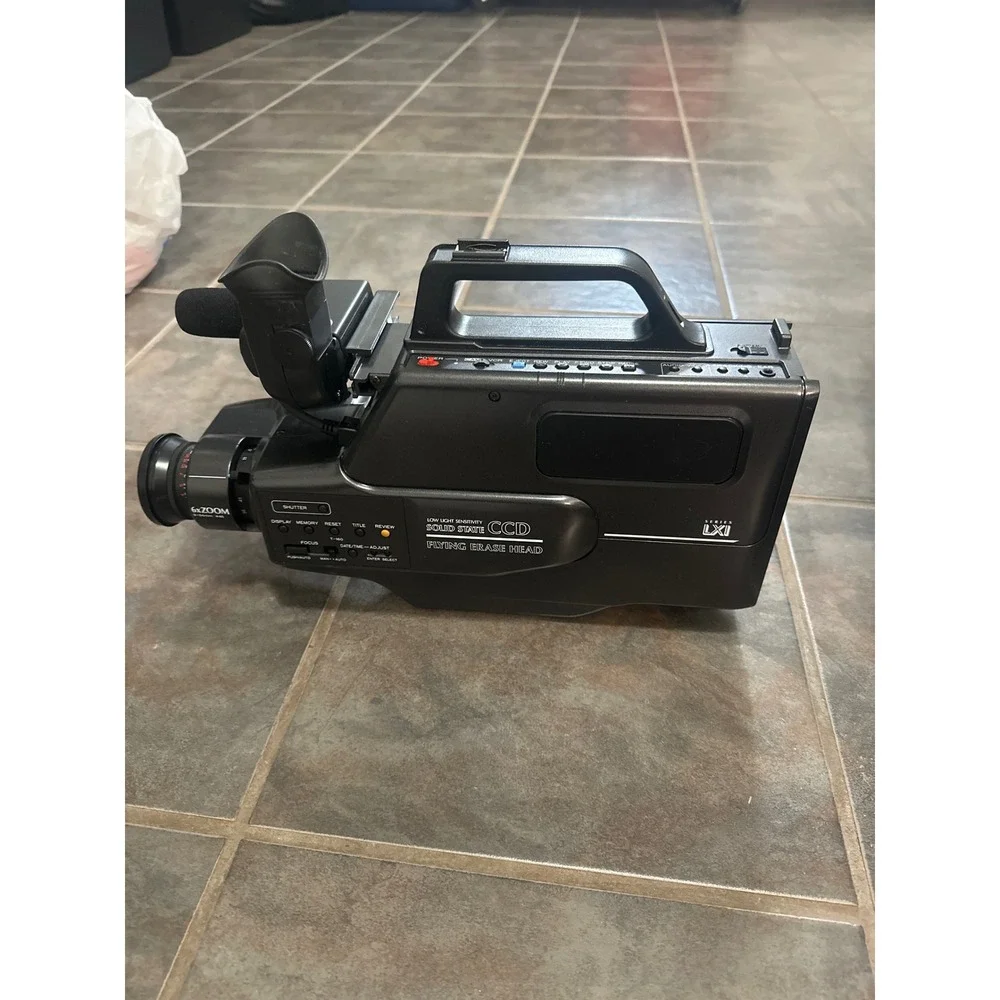 Vintage LXI Series VHS Movie Camcorder CCD Flying Erase Head 6x Zoom with Case